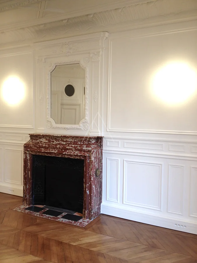 Cheminée et boiseries achevées
