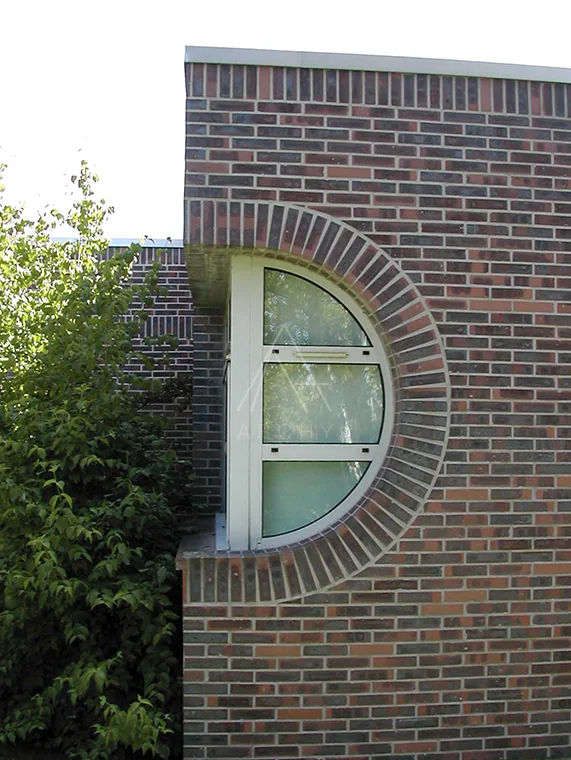Façade et fenêtre ronde