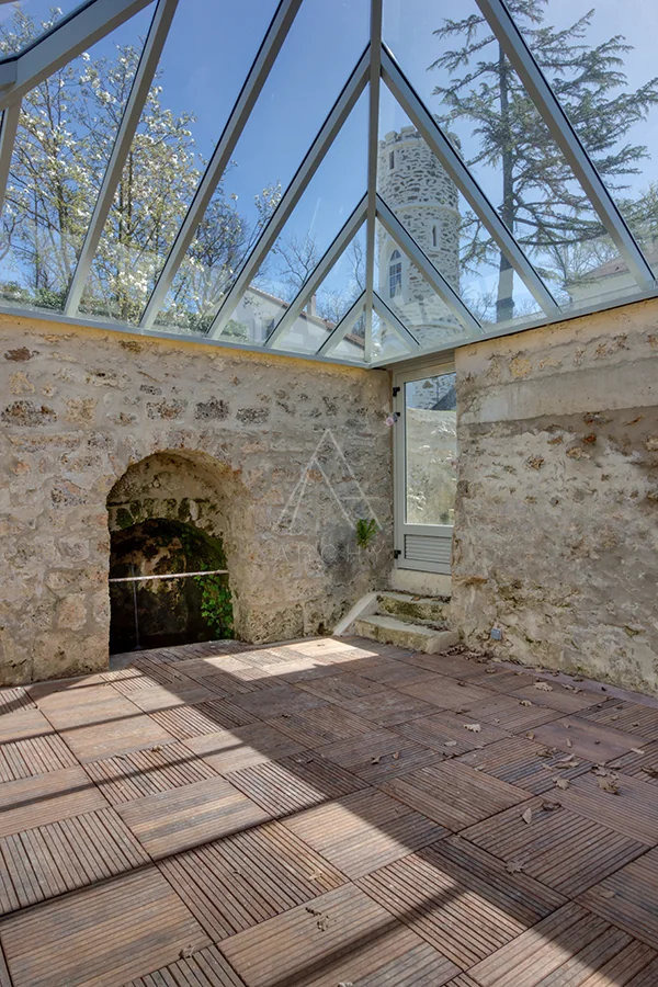 Verrière et maçonnerie restaurée