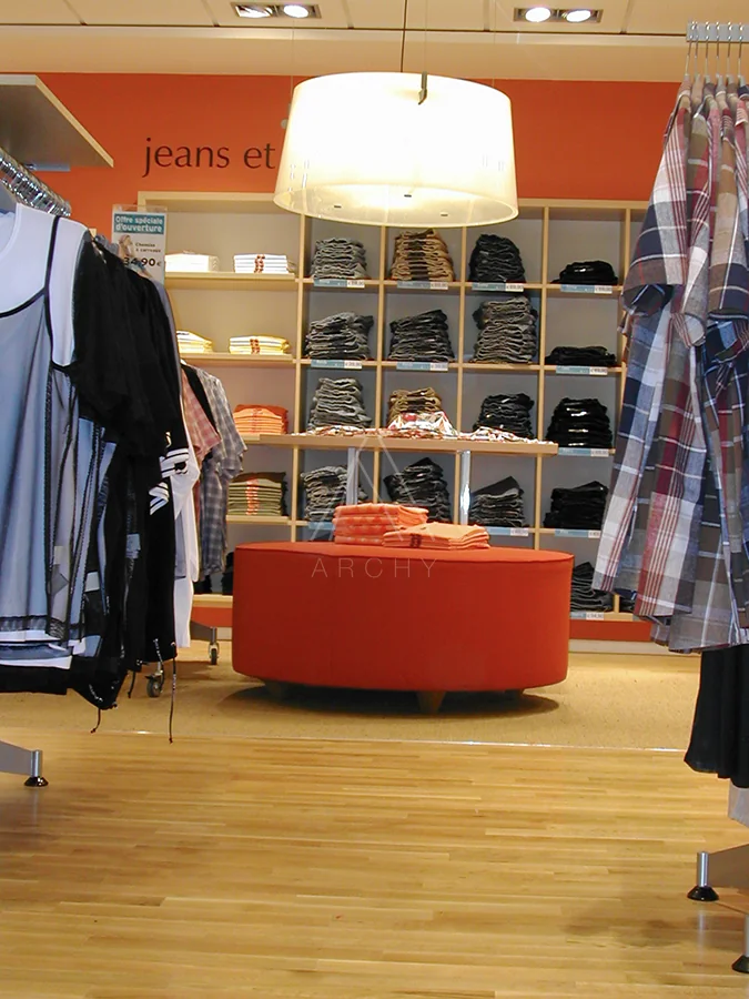 Mobilier de présentation achevé