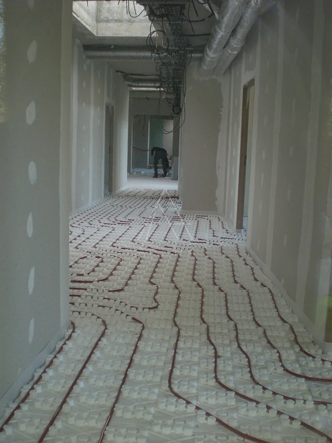Plancher chauffant et réseaux